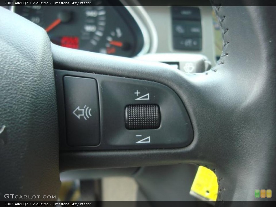 Limestone Grey Interior Controls for the 2007 Audi Q7 4.2 quattro #49491417