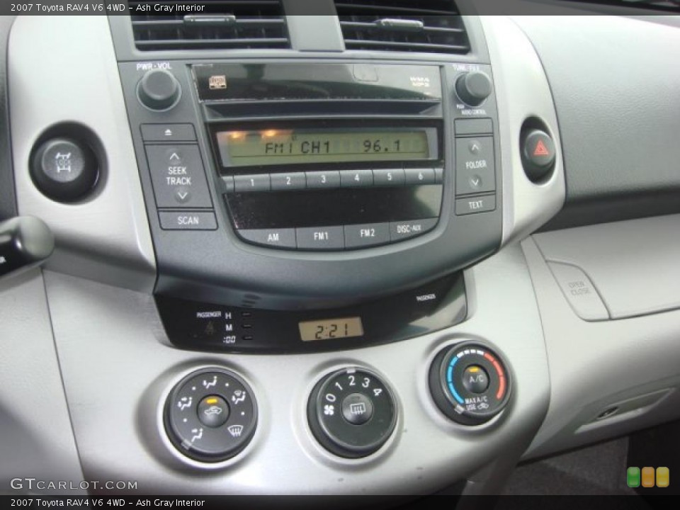 Ash Gray Interior Controls for the 2007 Toyota RAV4 V6 4WD #49493892