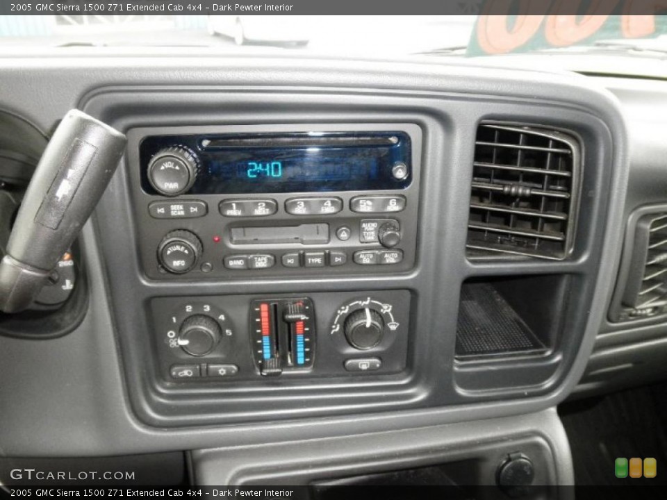 Dark Pewter Interior Controls for the 2005 GMC Sierra 1500 Z71 Extended Cab 4x4 #49502346