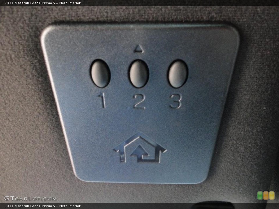 Nero Interior Controls for the 2011 Maserati GranTurismo S #49516388