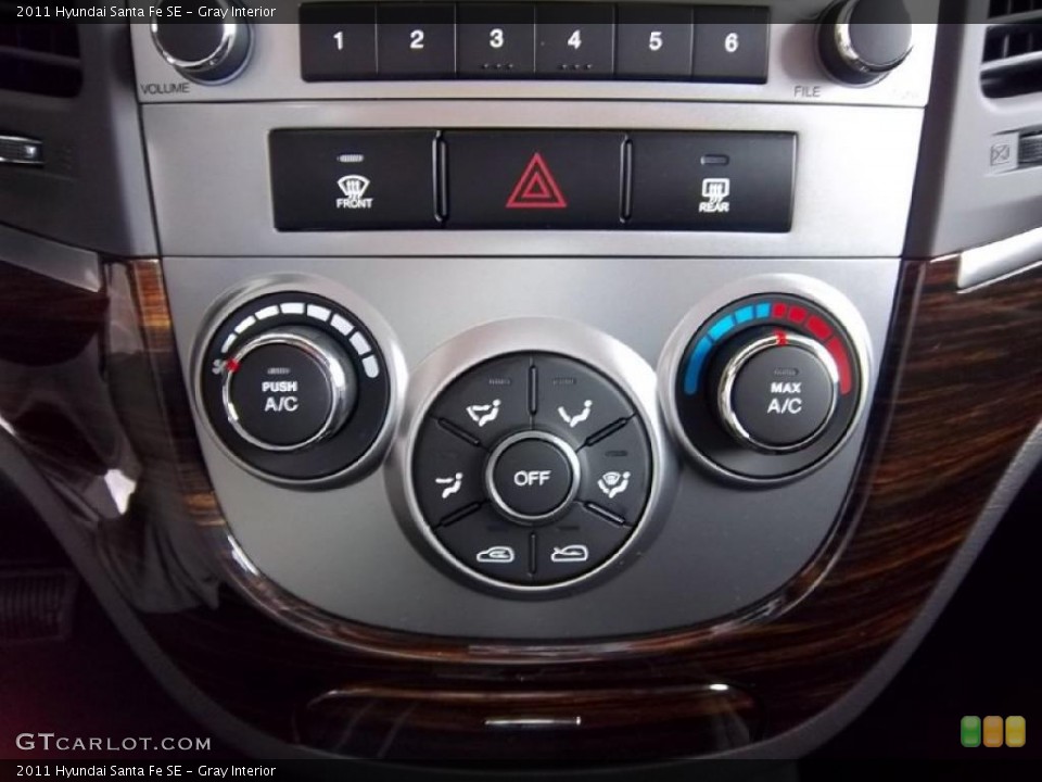 Gray Interior Controls for the 2011 Hyundai Santa Fe SE #49516868
