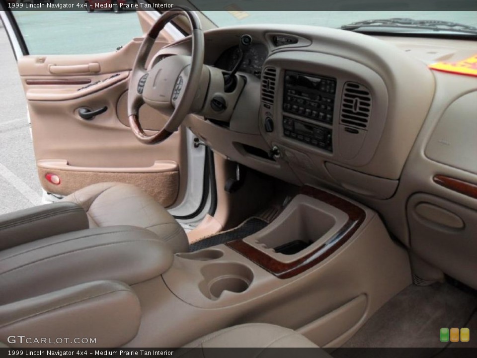 Medium Prairie Tan Interior Photo for the 1999 Lincoln Navigator 4x4 #49517315