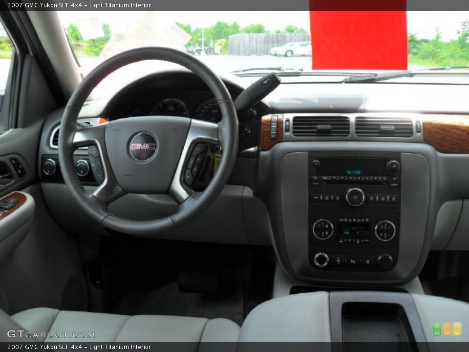 Light Titanium Interior Photo for the 2007 GMC Yukon SLT 4x4 #49519184