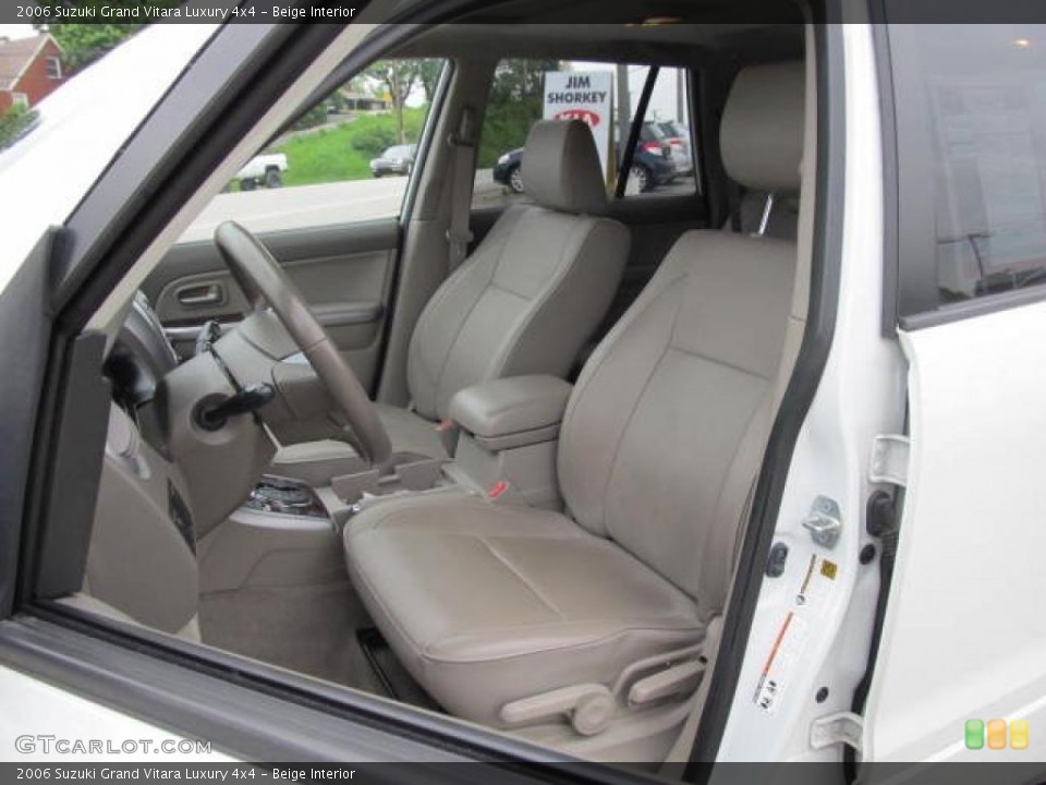 Beige Interior Photo for the 2006 Suzuki Grand Vitara Luxury 4x4 #49531214