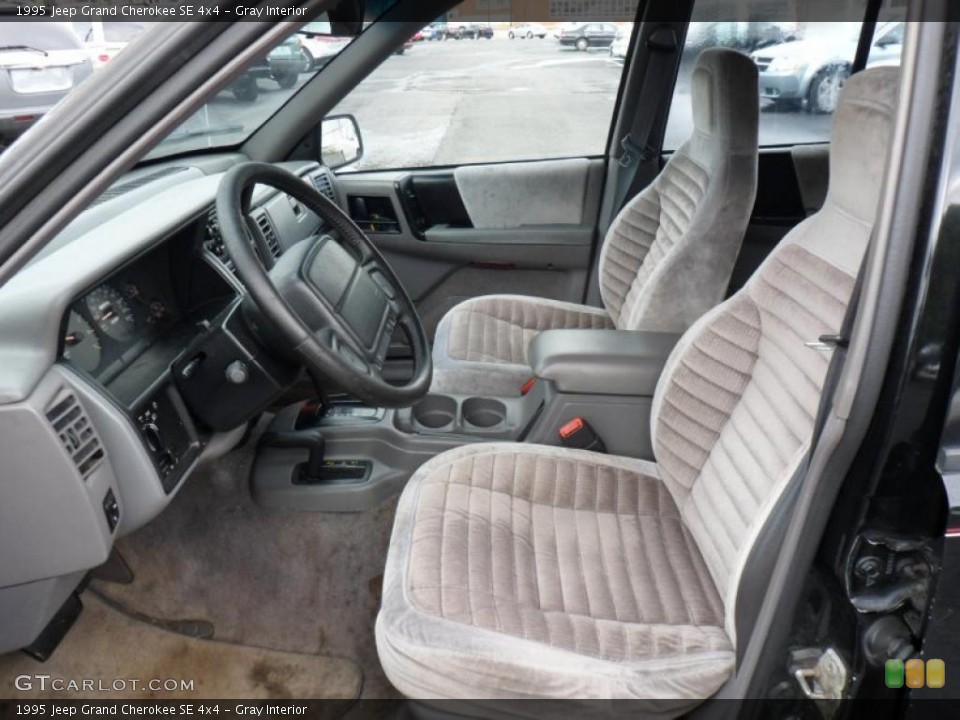 Gray Interior Photo for the 1995 Jeep Grand Cherokee SE 4x4 #49542398