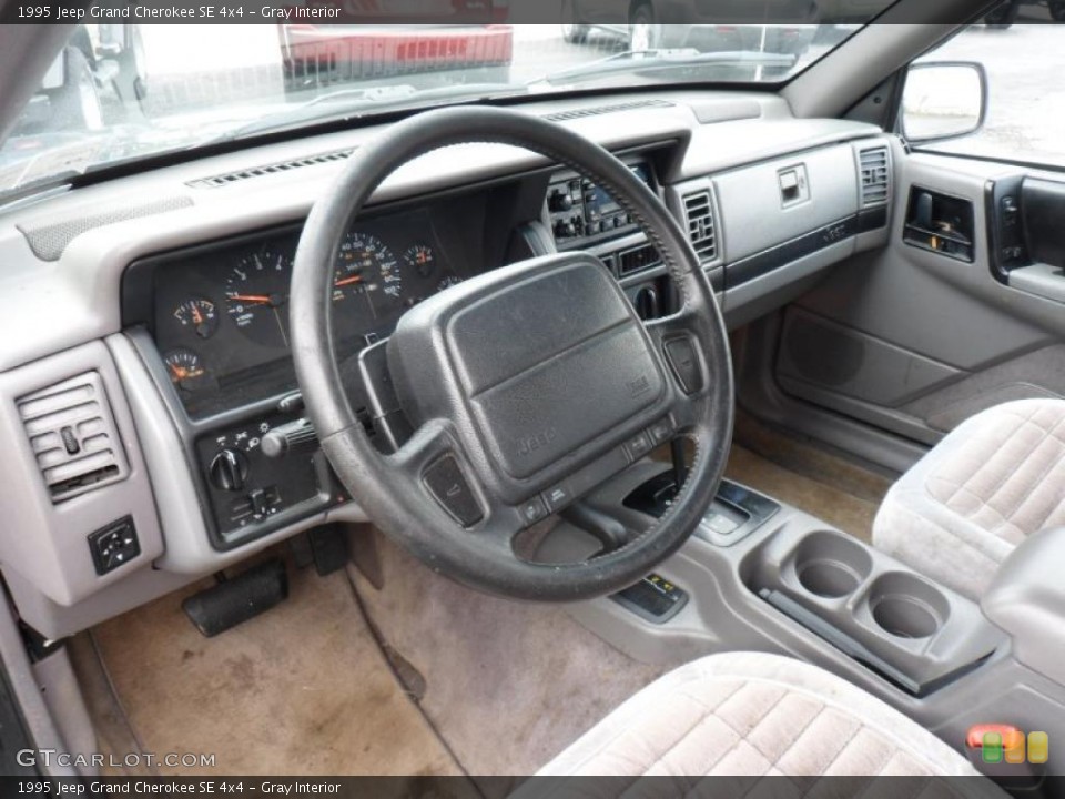 Gray Interior Photo for the 1995 Jeep Grand Cherokee SE 4x4 #49542413