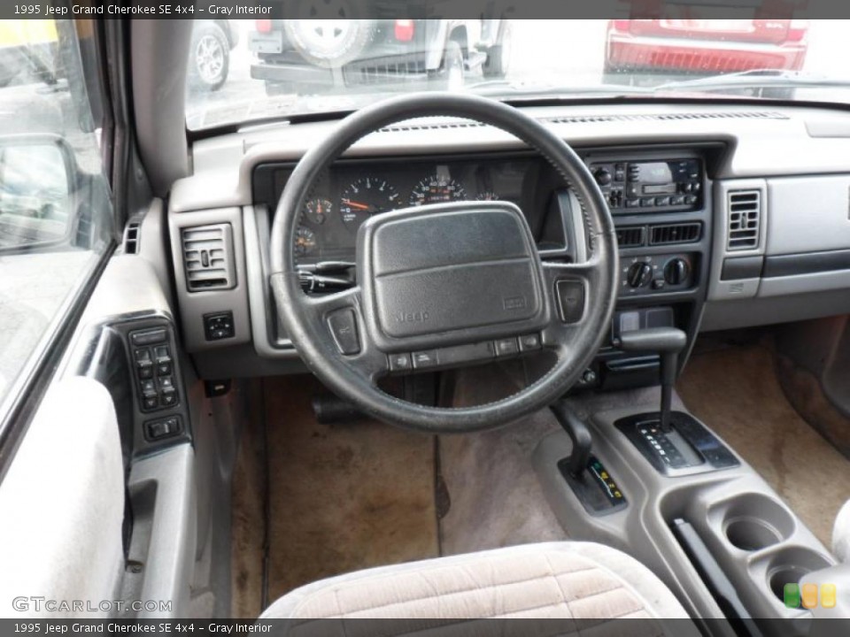Gray Interior Photo for the 1995 Jeep Grand Cherokee SE 4x4 #49542464