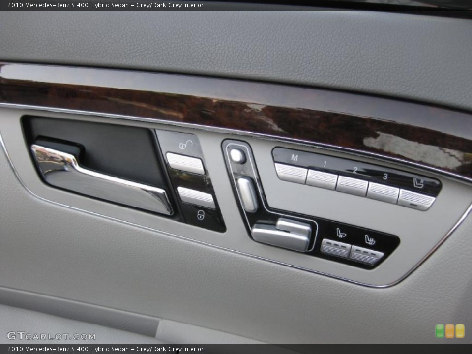 Grey/Dark Grey Interior Controls for the 2010 Mercedes-Benz S 400 Hybrid Sedan #49549400