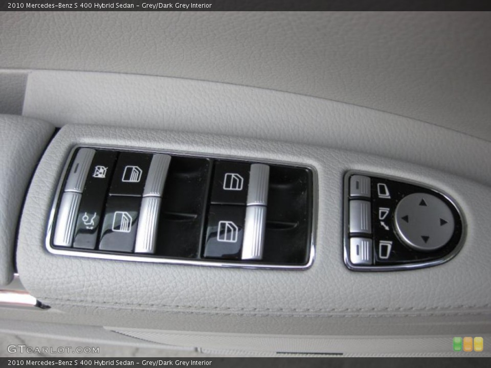 Grey/Dark Grey Interior Controls for the 2010 Mercedes-Benz S 400 Hybrid Sedan #49549412