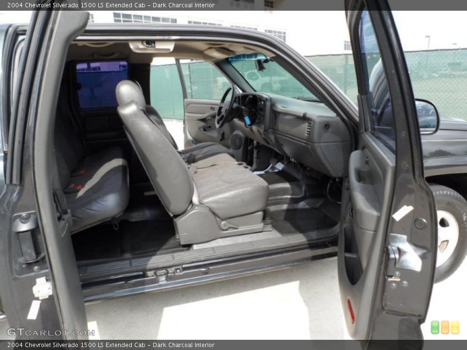 Dark Charcoal Interior Photo for the 2004 Chevrolet Silverado 1500 LS Extended Cab #49549844