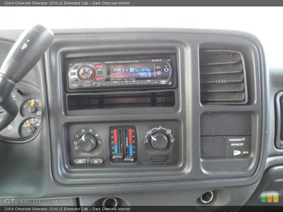 Dark Charcoal Interior Controls for the 2004 Chevrolet Silverado 1500 LS Extended Cab #49551065