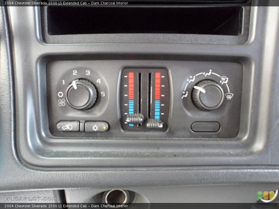 Dark Charcoal Interior Controls for the 2004 Chevrolet Silverado 1500 LS Extended Cab #49551086