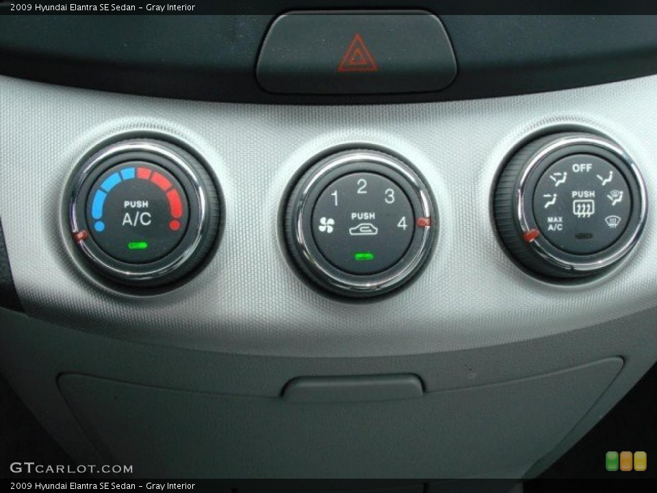 Gray Interior Controls for the 2009 Hyundai Elantra SE Sedan #49553435