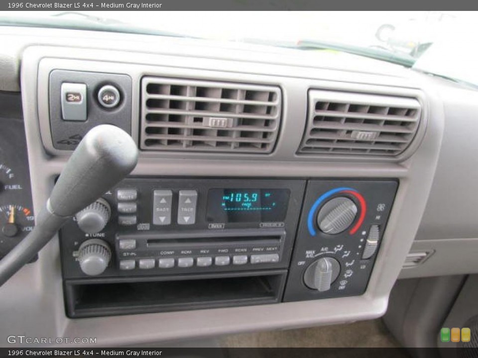 Medium Gray Interior Controls for the 1996 Chevrolet Blazer LS 4x4 #49570030