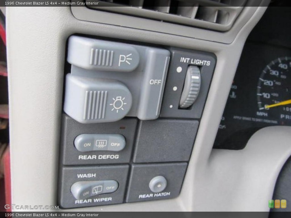 Medium Gray Interior Controls for the 1996 Chevrolet Blazer LS 4x4 #49570045