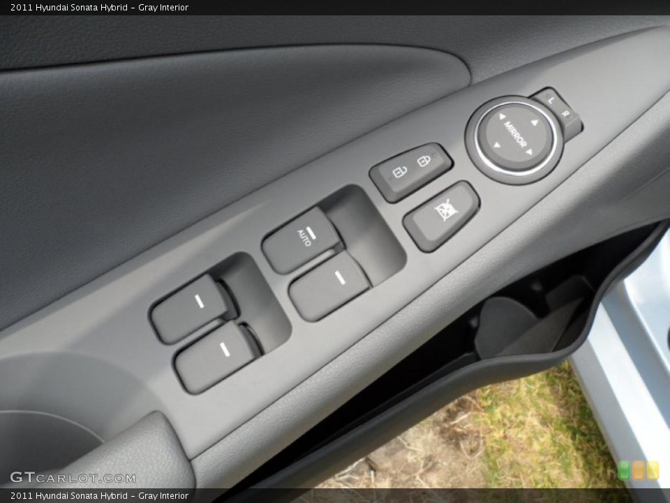 Gray Interior Controls for the 2011 Hyundai Sonata Hybrid #49576237