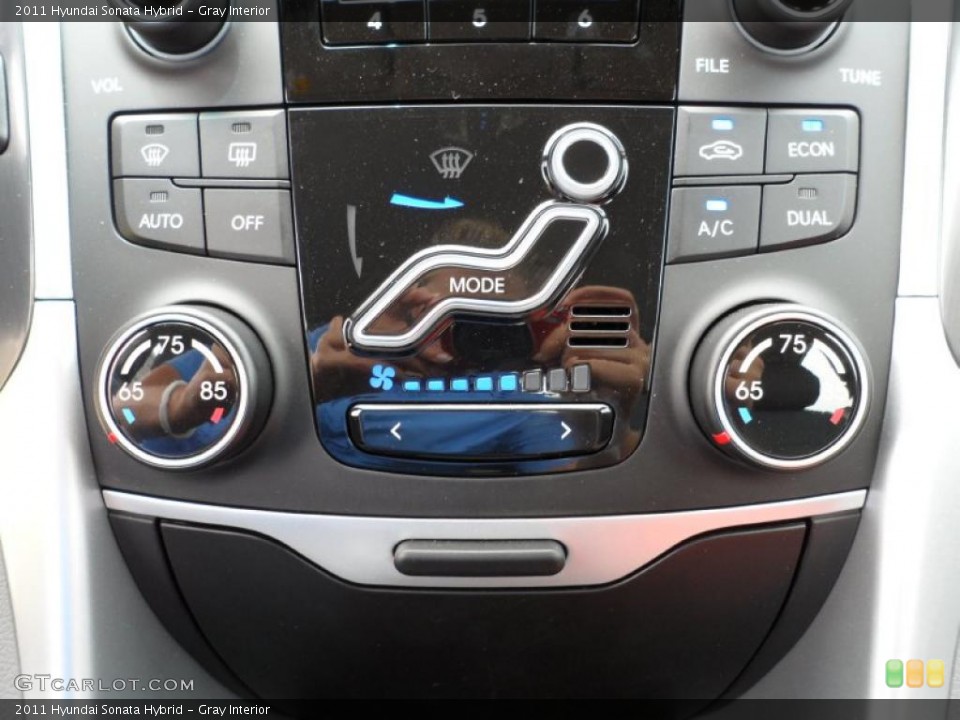 Gray Interior Controls for the 2011 Hyundai Sonata Hybrid #49576345