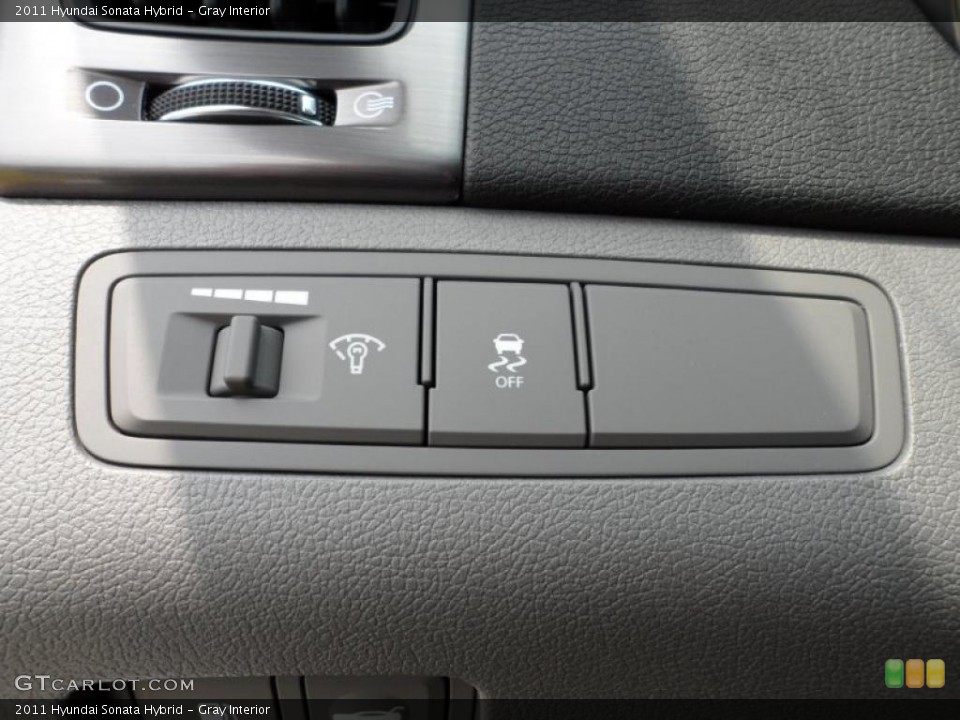 Gray Interior Controls for the 2011 Hyundai Sonata Hybrid #49576447