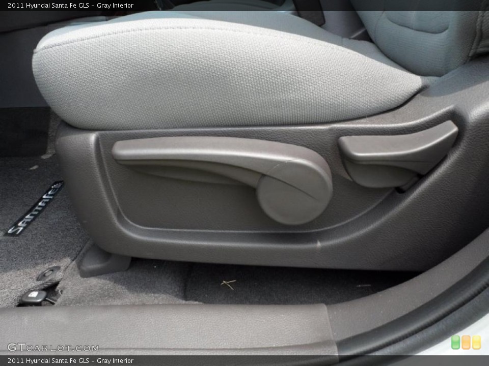 Gray Interior Controls for the 2011 Hyundai Santa Fe GLS #49580407