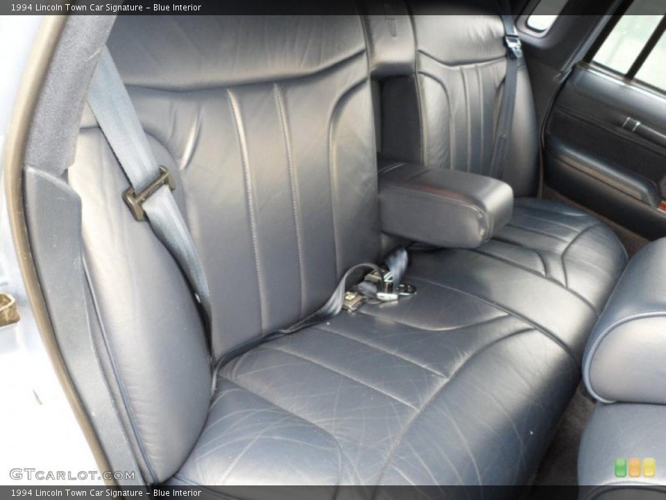 Blue Interior Photo for the 1994 Lincoln Town Car Signature #49591561