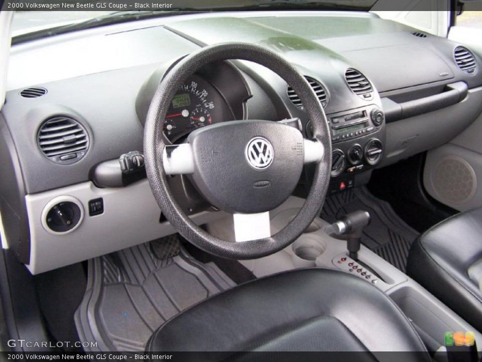 Black Interior Photo for the 2000 Volkswagen New Beetle GLS Coupe #49603210