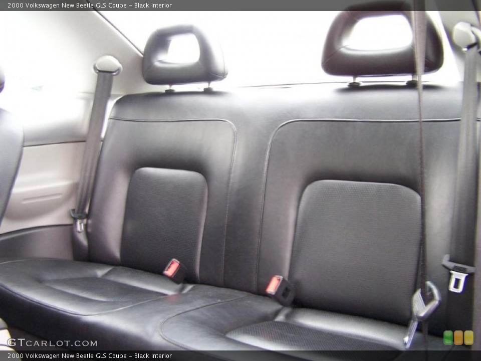 Black Interior Photo for the 2000 Volkswagen New Beetle GLS Coupe #49603261