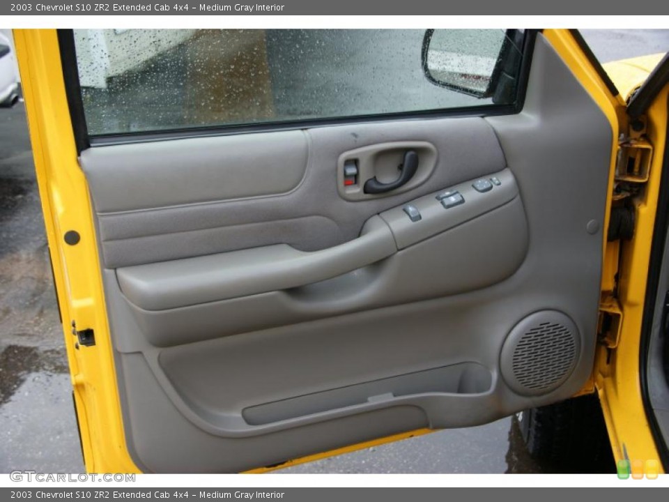 Medium Gray Interior Door Panel for the 2003 Chevrolet S10 ZR2 Extended Cab 4x4 #49605469