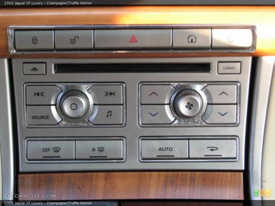 Champagne/Truffle Interior Controls for the 2009 Jaguar XF Luxury #49608658
