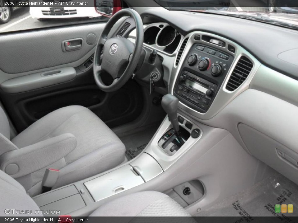 Ash Gray Interior Photo for the 2006 Toyota Highlander I4 #49619092