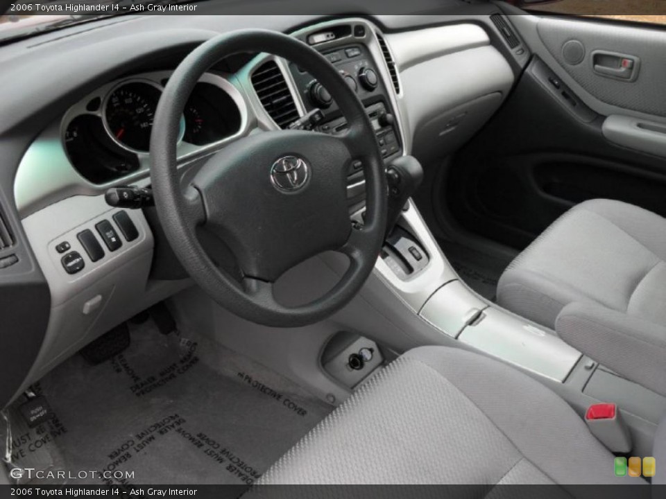Ash Gray Interior Photo for the 2006 Toyota Highlander I4 #49619164