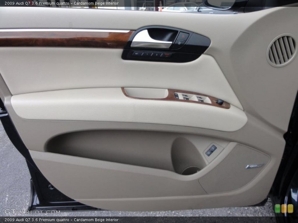 Cardamom Beige Interior Door Panel for the 2009 Audi Q7 3.6 Premium quattro #49625836