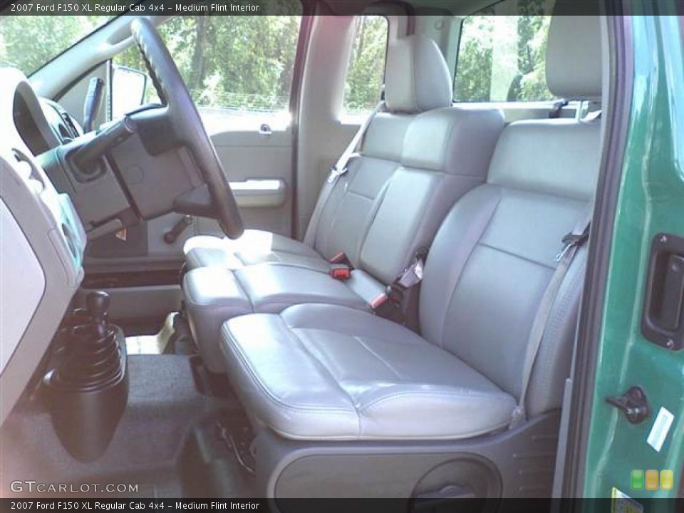 Medium Flint Interior Photo for the 2007 Ford F150 XL Regular Cab 4x4 #49631495