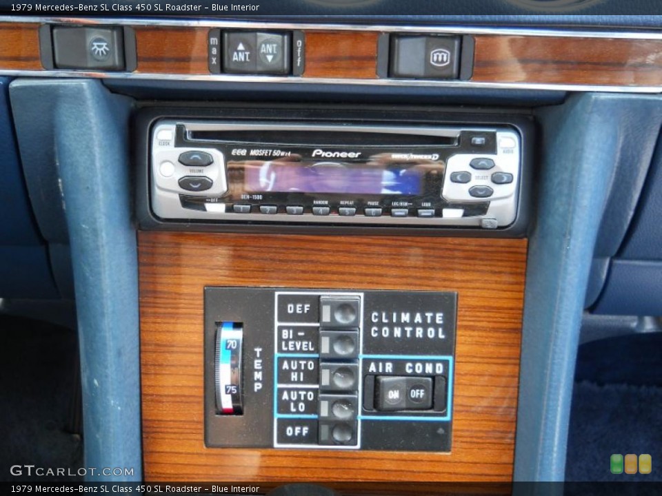 Blue Interior Controls for the 1979 Mercedes-Benz SL Class 450 SL Roadster #49635932