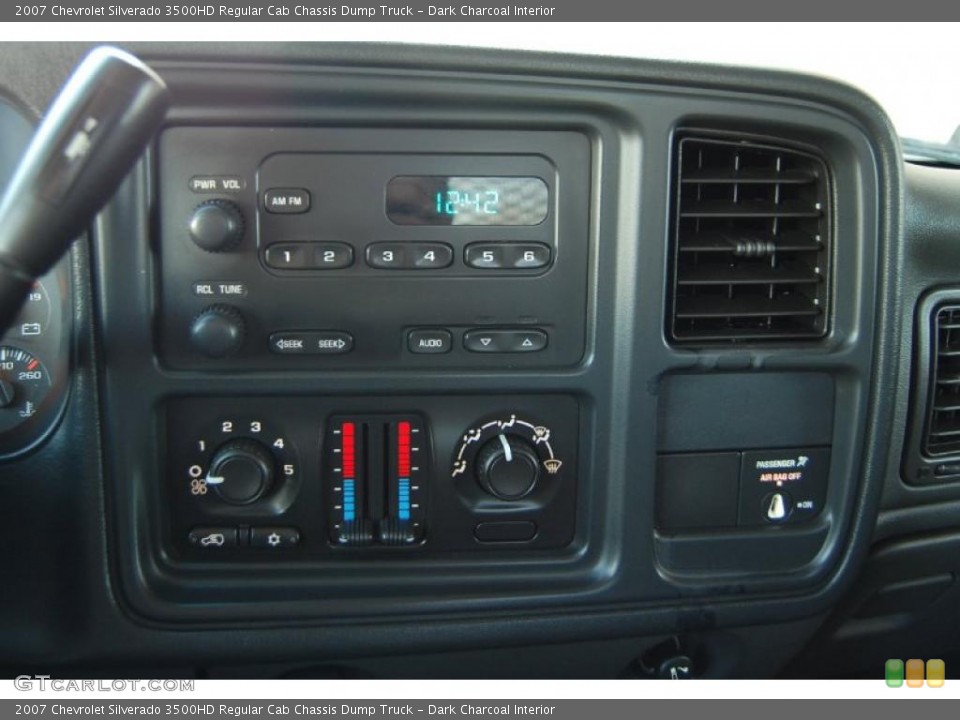 Dark Charcoal Interior Controls for the 2007 Chevrolet Silverado 3500HD Regular Cab Chassis Dump Truck #49645109