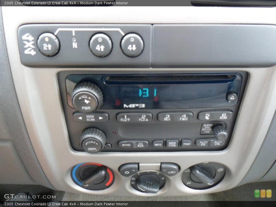 Medium Dark Pewter Interior Controls for the 2005 Chevrolet Colorado LS Crew Cab 4x4 #49646456