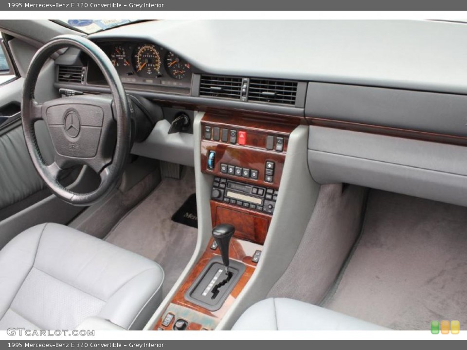 Grey Interior Photo for the 1995 Mercedes-Benz E 320 Convertible #49664918