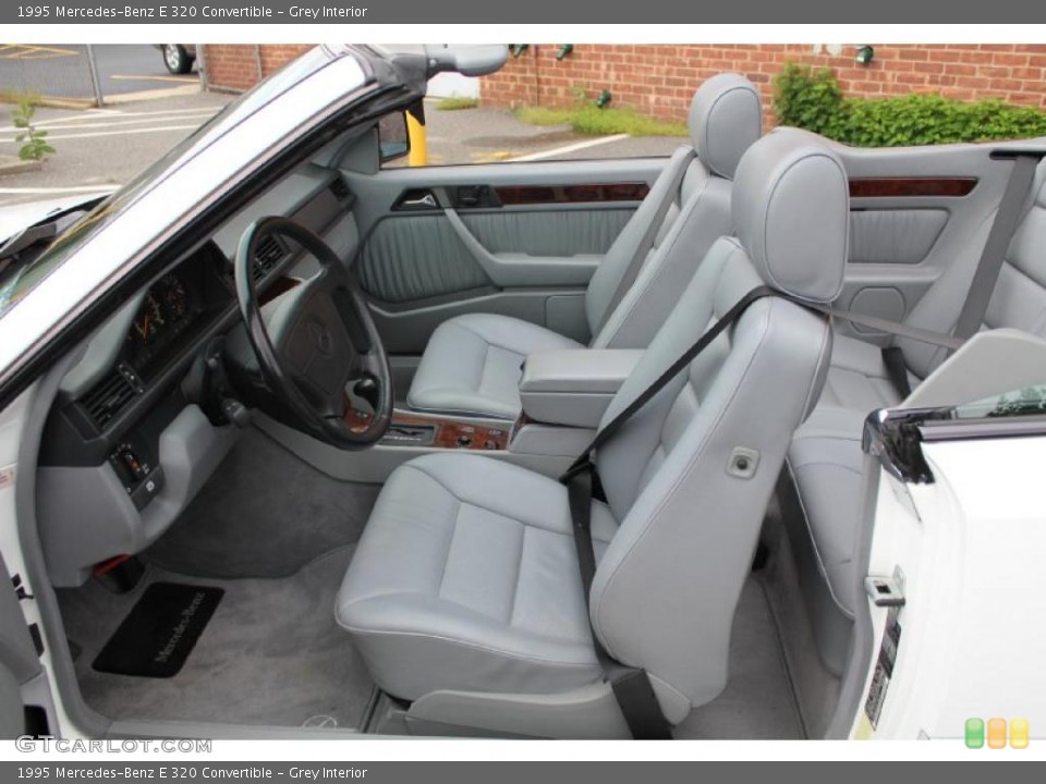 Grey Interior Photo for the 1995 Mercedes-Benz E 320 Convertible #49665008