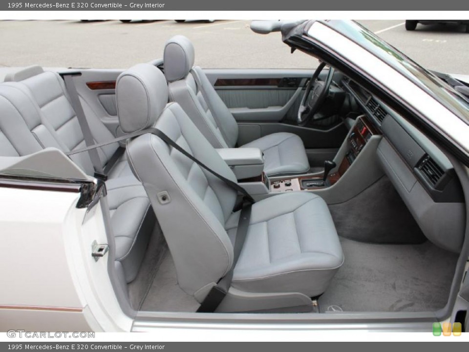 Grey Interior Photo for the 1995 Mercedes-Benz E 320 Convertible #49665023