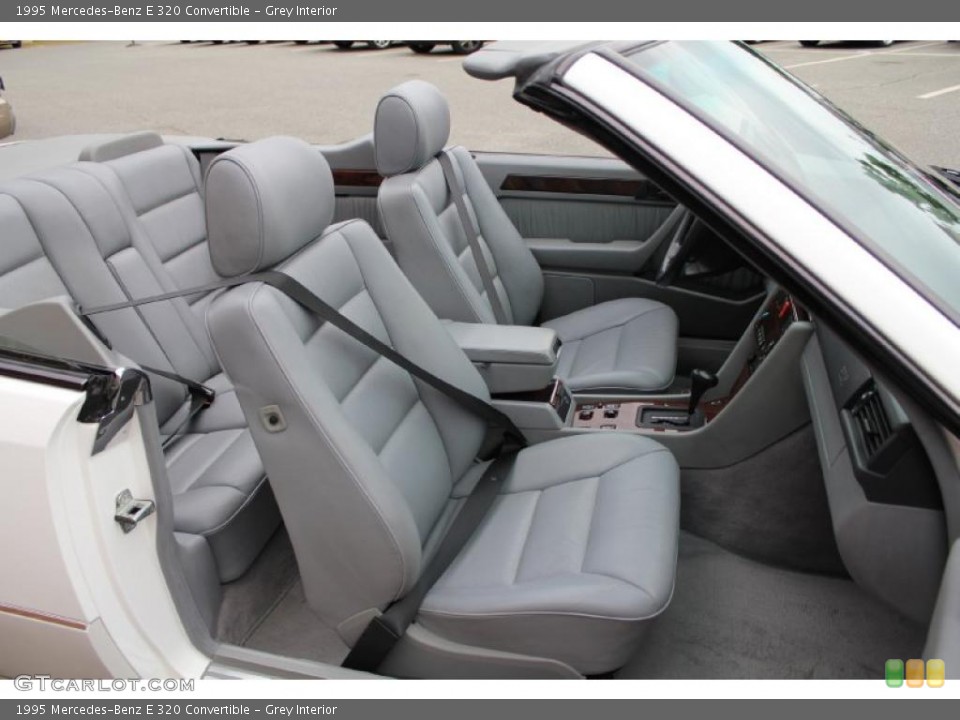 Grey Interior Photo for the 1995 Mercedes-Benz E 320 Convertible #49665038