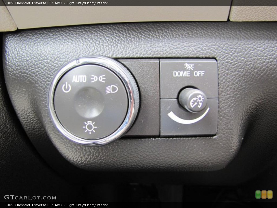 Light Gray/Ebony Interior Controls for the 2009 Chevrolet Traverse LTZ AWD #49671834