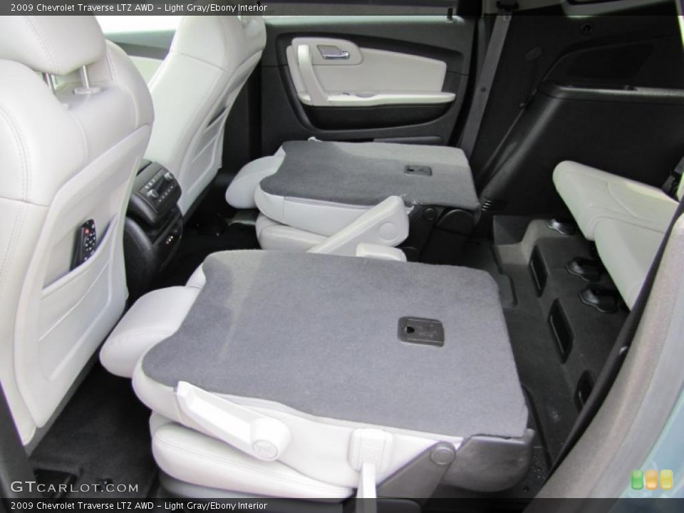 Light Gray/Ebony Interior Photo for the 2009 Chevrolet Traverse LTZ AWD #49672050