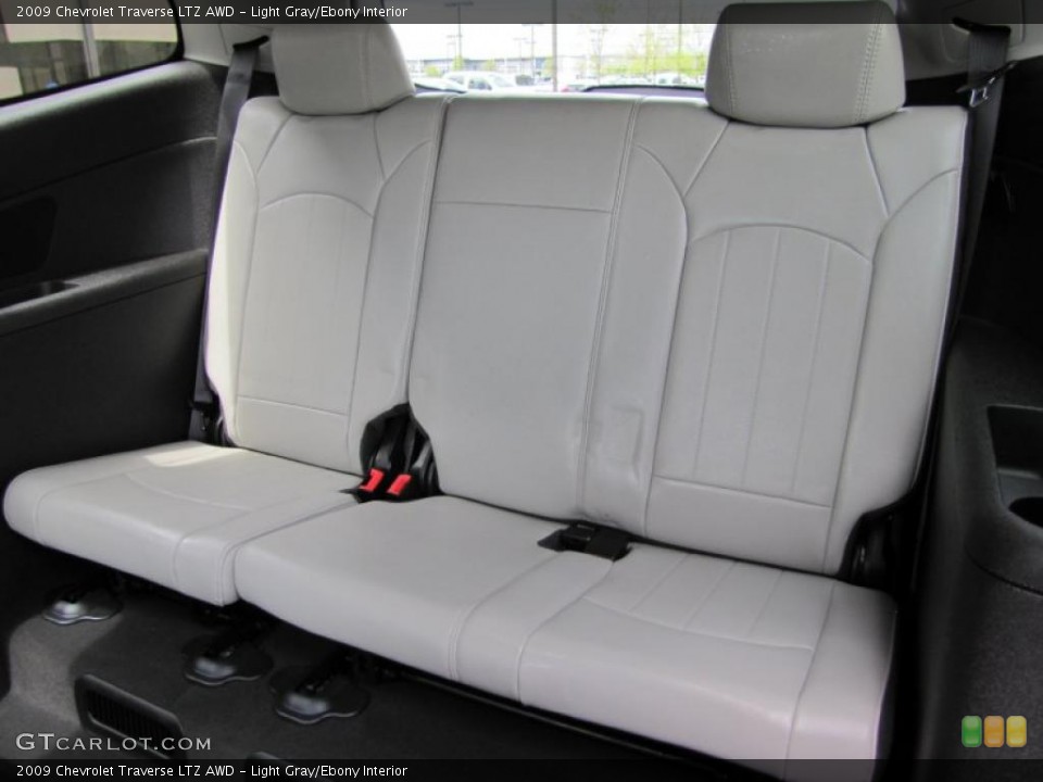 Light Gray/Ebony Interior Photo for the 2009 Chevrolet Traverse LTZ AWD #49672080