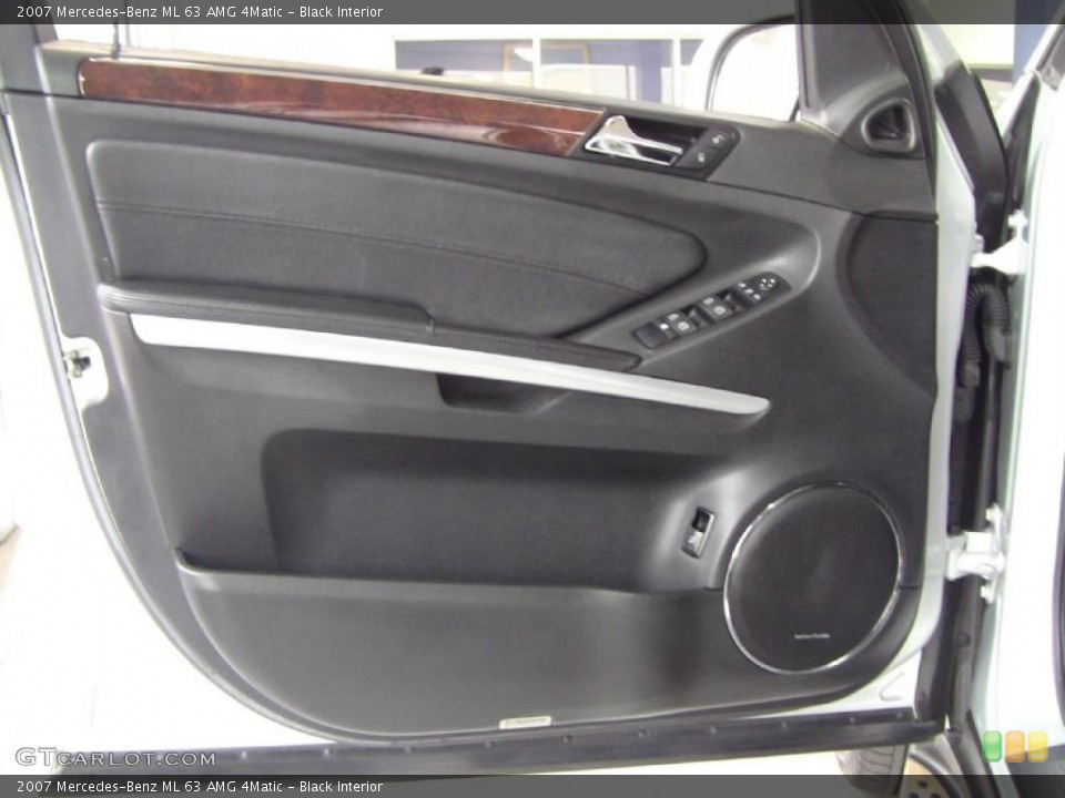 Black Interior Door Panel for the 2007 Mercedes-Benz ML 63 AMG 4Matic #49673334