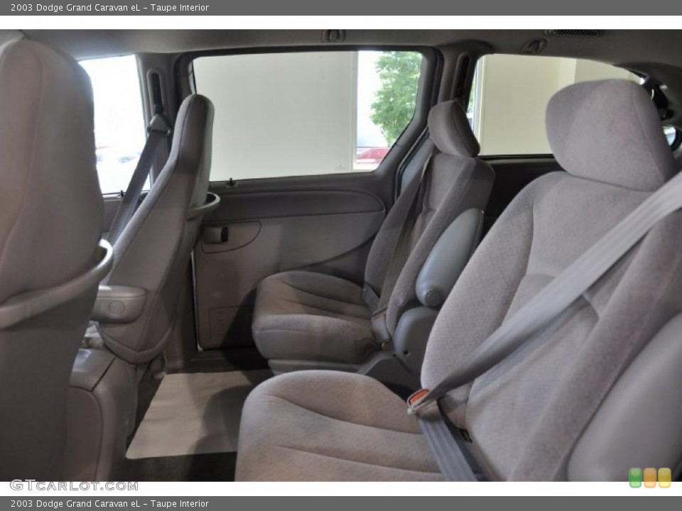Taupe Interior Photo for the 2003 Dodge Grand Caravan eL #49685799