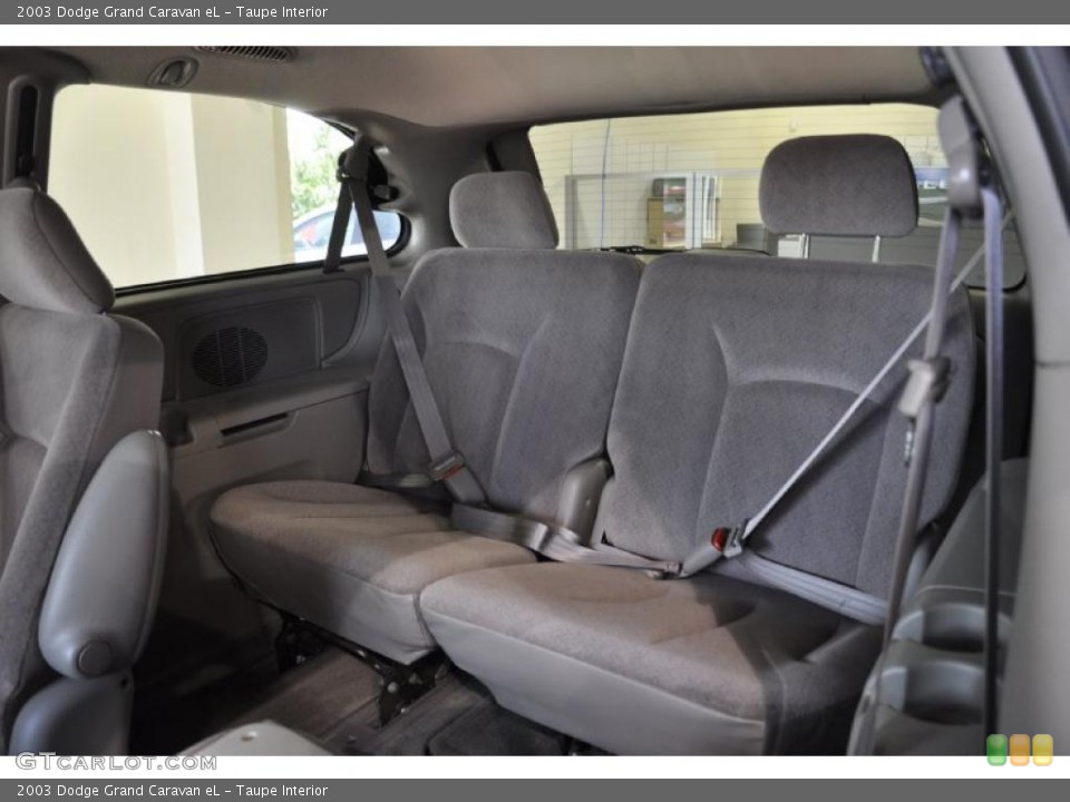 Taupe Interior Photo for the 2003 Dodge Grand Caravan eL #49685829