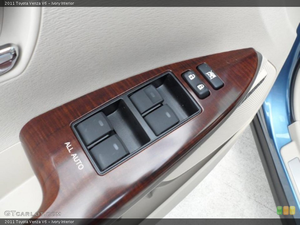 Ivory Interior Controls for the 2011 Toyota Venza V6 #49689135