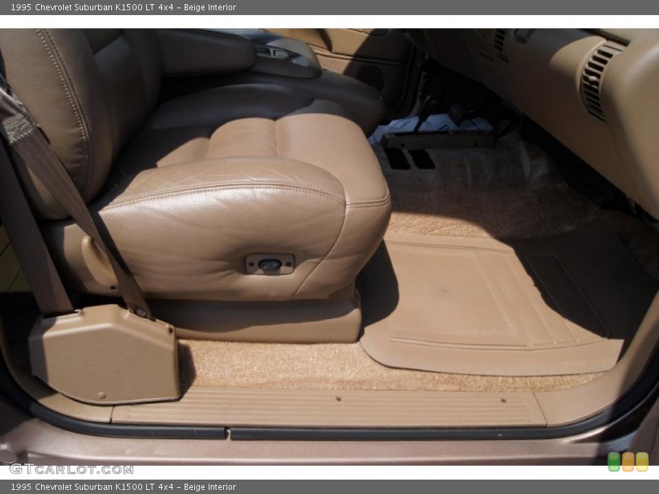 Beige Interior Photo for the 1995 Chevrolet Suburban K1500 LT 4x4 #49716610
