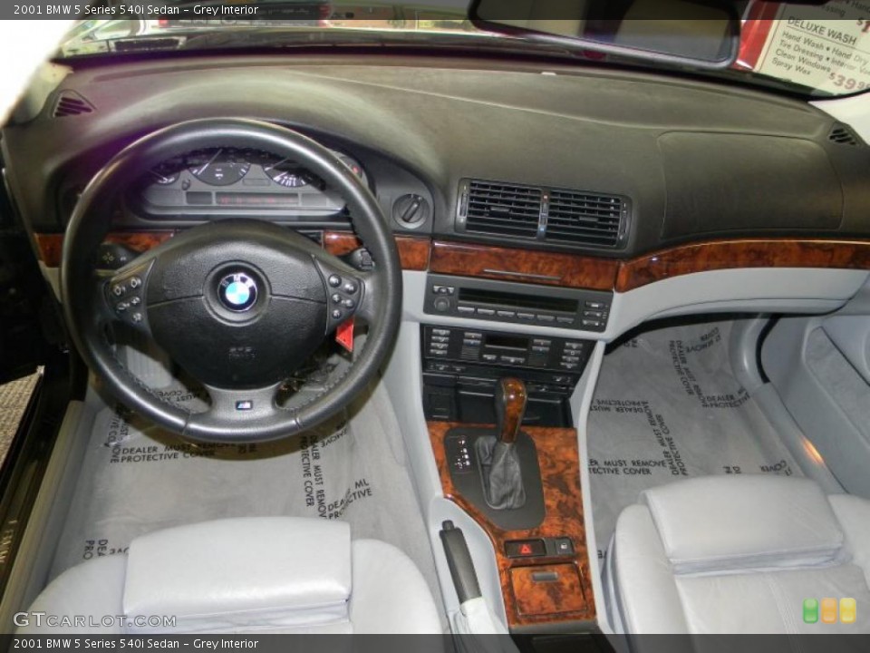 Grey Interior Dashboard for the 2001 BMW 5 Series 540i Sedan #49717645
