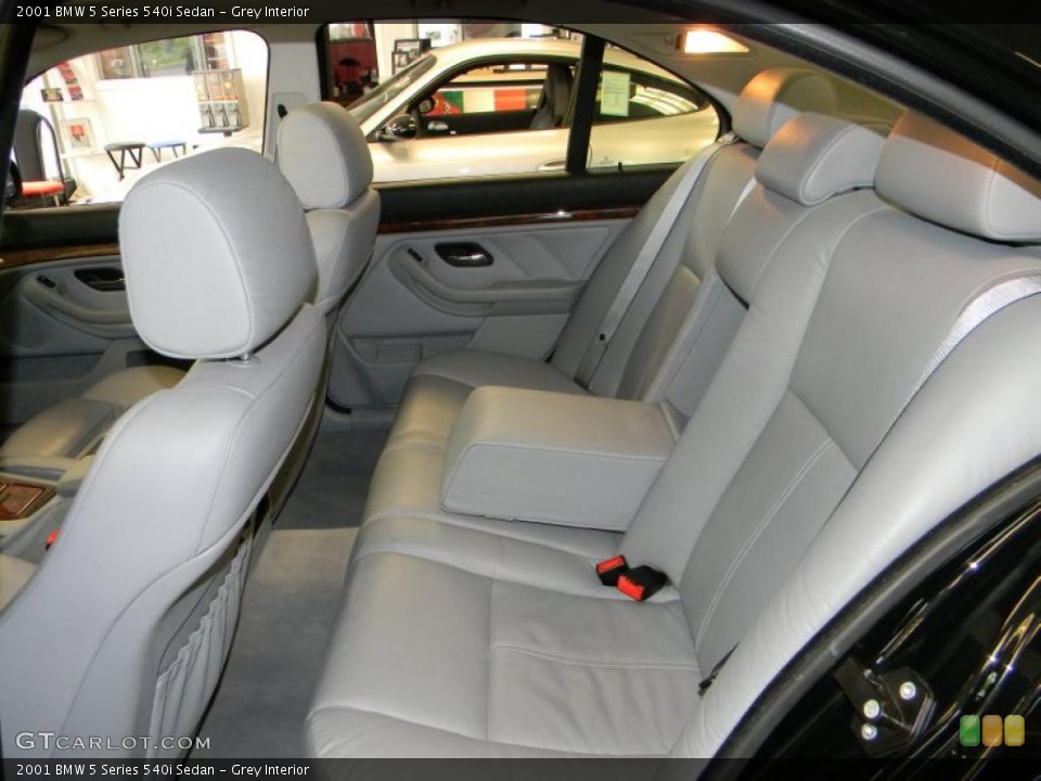 Grey Interior Photo for the 2001 BMW 5 Series 540i Sedan #49717675