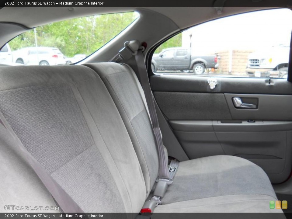 Medium Graphite Interior Photo for the 2002 Ford Taurus SE Wagon #49723459